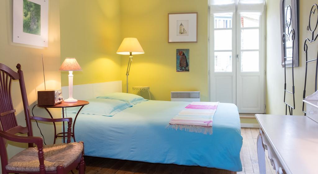 Bed and Breakfast Les Petites Vosges à Bagnères-de-Bigorre Chambre photo